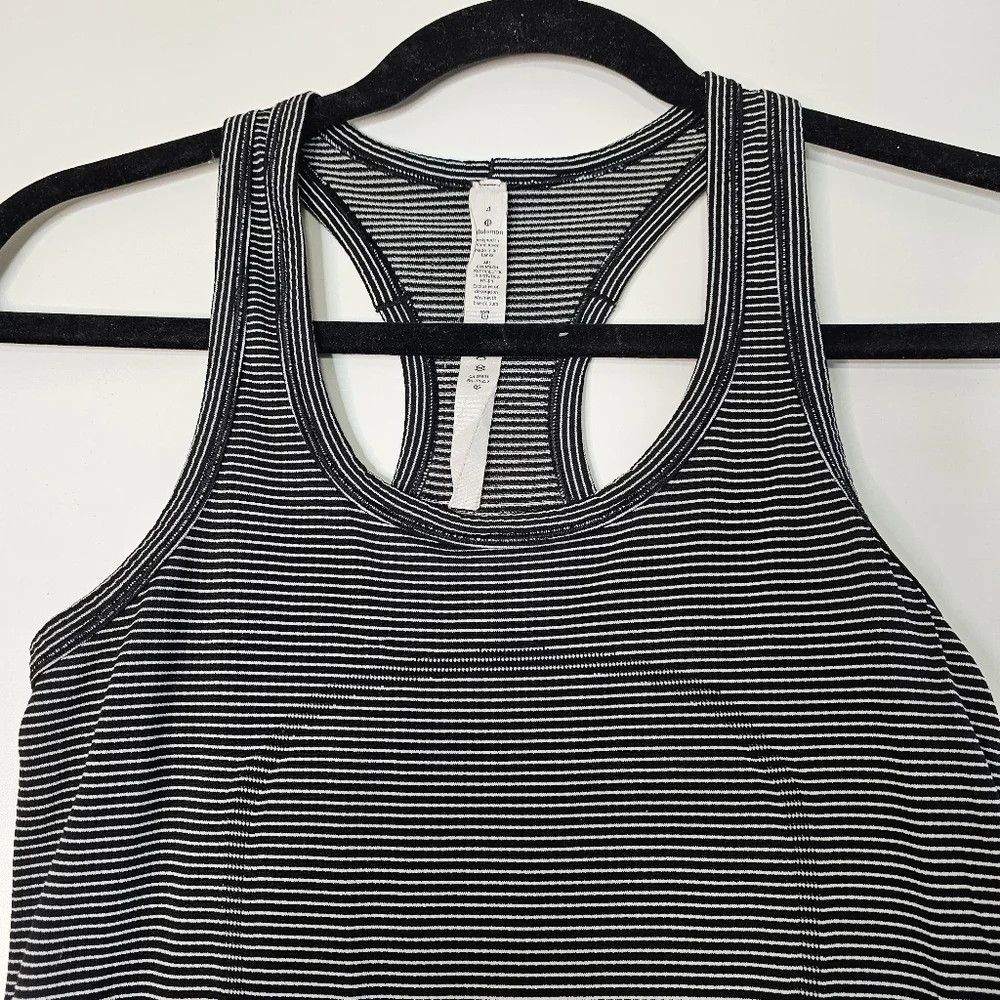 Lululemon Activewear Swiftly Tech Racerback Running Tank White / Black Stripe Sz